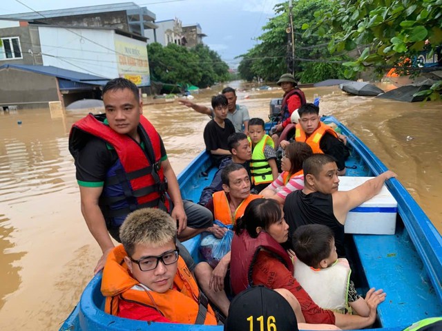 Nước lũ ở Th&aacute;i Nguy&ecirc;n ngập đến cổ: 'Sợ qu&aacute;, nước vẫn đang d&acirc;ng'- Ảnh 8.
