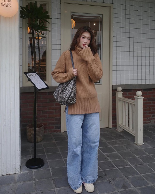 Mặc đẹp mà không lỗi mốt với áo len cổ lọ- Ảnh 7.