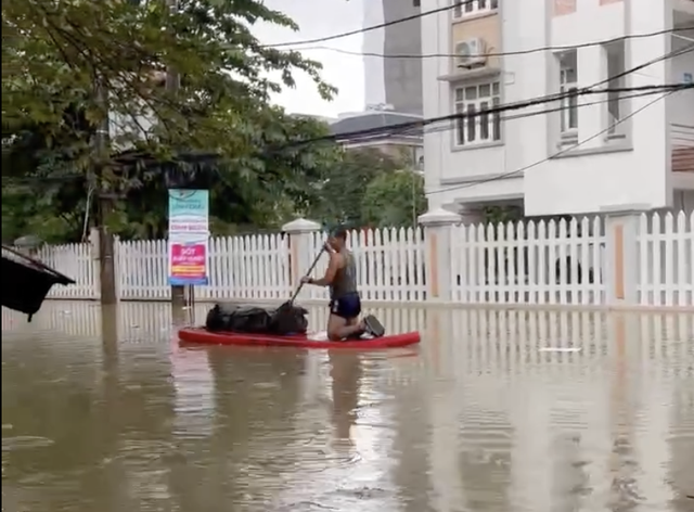 Nước lũ ở Th&aacute;i Nguy&ecirc;n ngập đến cổ: 'Sợ qu&aacute;, nước vẫn đang d&acirc;ng'- Ảnh 4.