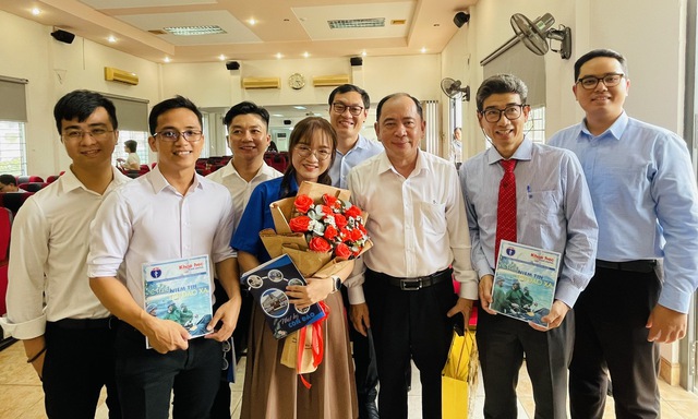 Bác sĩ khóc nghẹn khi nói về chuyến luân phiên đặc biệt ở đặc khu Côn Đảo - Ảnh 2.