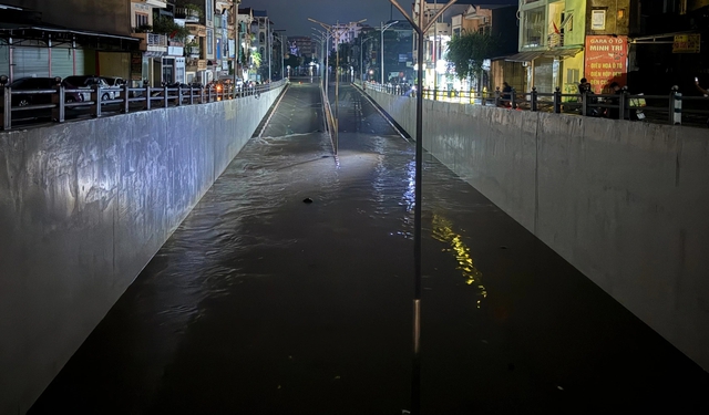 Hochwasser des Flusses Cau überschreitet historischen Höchststand von 1,07 m, auch das Zentrum von Thai Nguyen ist stark überflutet – Foto 7.