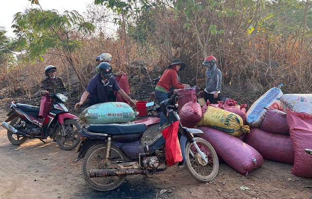 Chung dòng máu Lạc Hồng: Già làng giữ lửa nơi biên cương - Ảnh 1.