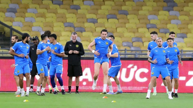 FAM lách luật như thế nào để làm hồ sơ giả cho tận 7 cầu thủ nhập tịch?
- Ảnh 2. FAM lách luật như thế nào để làm hồ sơ giả cho tận 7 cầu thủ nhập tịch?
- Ảnh 2.