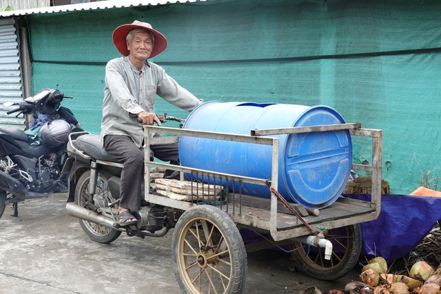 Miệt mài làm đẹp đường giao thông nông …
