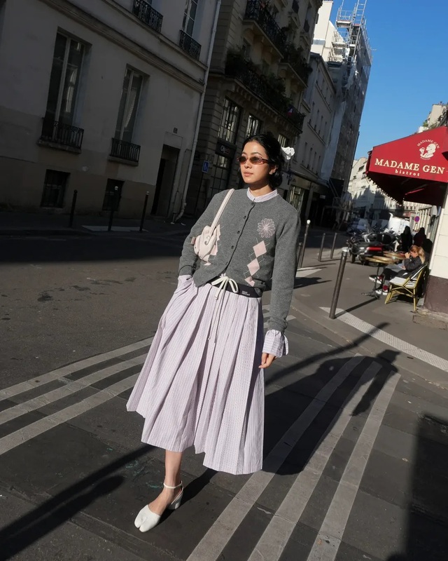 Làm chủ thần thái 'high fashion" cùng bộ đôi váy dài và áo khoác - Ảnh 6.