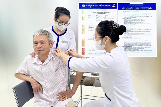 10.000 túi thuốc gia đình đến các tỉnh bị ảnh hưởng của bão số 10 - Ảnh 2.