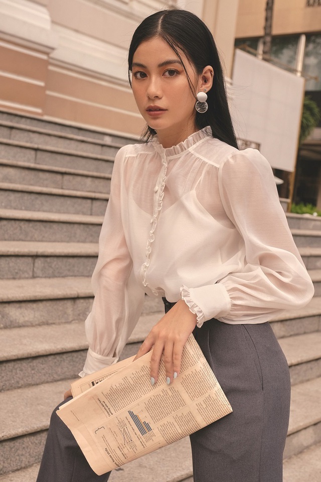 Sức hút từ những chiếc áo sơ mi tay bồng giúp nàng thêm kiêu kỳ- Ảnh 1. Sức hút từ những chiếc áo sơ mi tay bồng giúp nàng thêm kiêu kỳ- Ảnh 1.