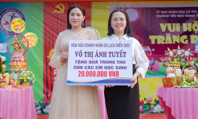 Hoa hậu Võ Thị Ánh Tuyết mang Trung thu…