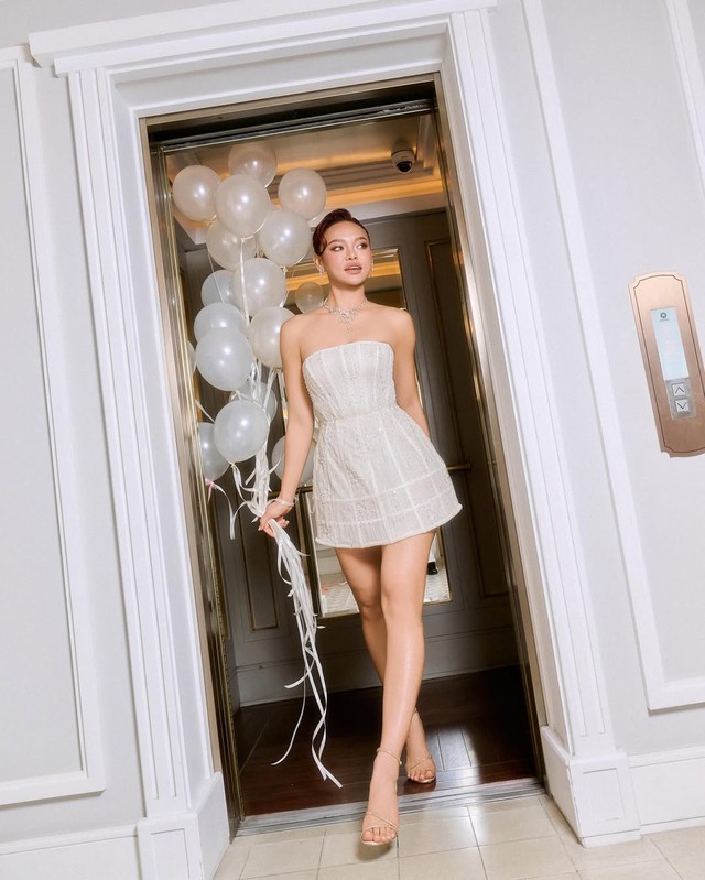 Đầm mini khai mở nét gợi cảm cho quý cô hiện đại- Ảnh 2.