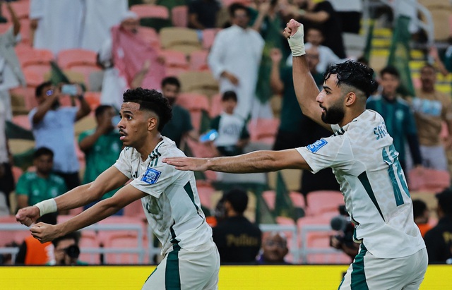 Indonesia được 2 quả phạt đền, vẫn thua ngược Ả Rập Xê Út: Mộng World Cup sắp tan tành- Ảnh 2. Indonesia được 2 quả phạt đền, vẫn thua ngược Ả Rập Xê Út: Mộng World Cup sắp tan tành- Ảnh 2.