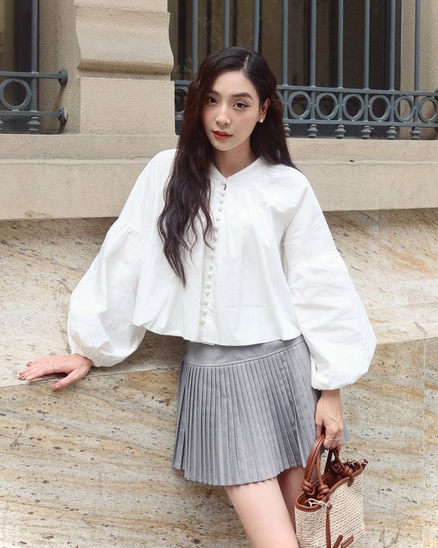 Sức hút từ những chiếc áo sơ mi tay bồng giúp nàng thêm kiêu kỳ- Ảnh 3. Sức hút từ những chiếc áo sơ mi tay bồng giúp nàng thêm kiêu kỳ- Ảnh 3.