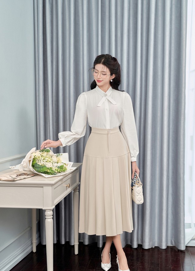 Sức hút từ những chiếc áo sơ mi tay bồng giúp nàng thêm kiêu kỳ- Ảnh 5. Sức hút từ những chiếc áo sơ mi tay bồng giúp nàng thêm kiêu kỳ- Ảnh 5.