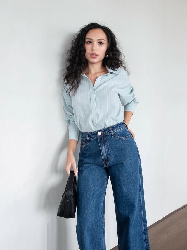 Sức hút từ những chiếc áo sơ mi tay bồng giúp nàng thêm kiêu kỳ- Ảnh 7. Sức hút từ những chiếc áo sơ mi tay bồng giúp nàng thêm kiêu kỳ- Ảnh 7.