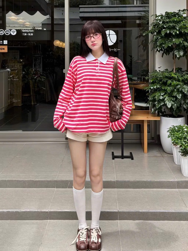 Áo polo tay dài, 'điểm sáng' cho phong cách đời thường sành điệu- Ảnh 8. Áo polo tay dài, 'điểm sáng' cho phong cách đời thường sành điệu- Ảnh 8.