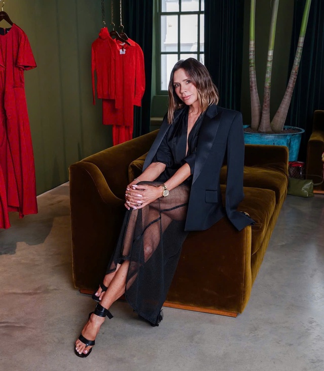 Không ca hát, Victoria Beckham vẫn thu …
