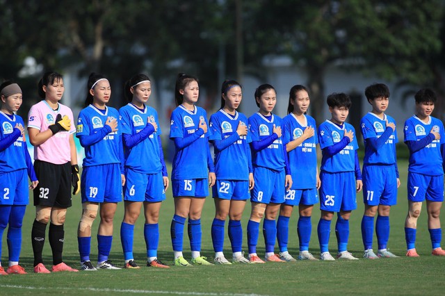 CLB TP.HCM I bị cầm hòa, Thùy…