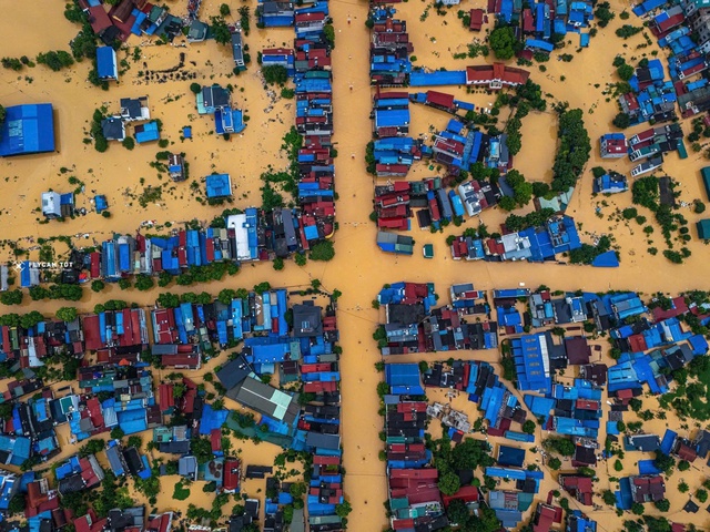 Người d&acirc;n Th&aacute;i Nguy&ecirc;n trắng đ&ecirc;m ng&acirc;m m&igrave;nh trong cơn lũ lịch sử, tiếp tục cầu cứu - Ảnh 3.