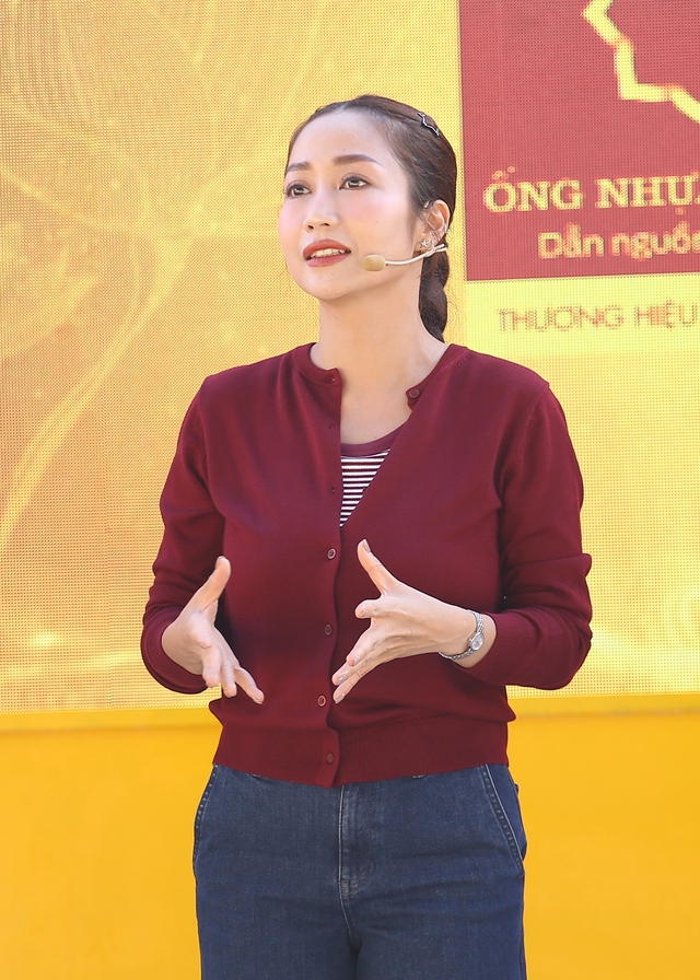 - Ảnh 2. Lý do khiến NSƯT Ốc Thanh Vân khóc nghẹn trên truyền hình - Ảnh 2.