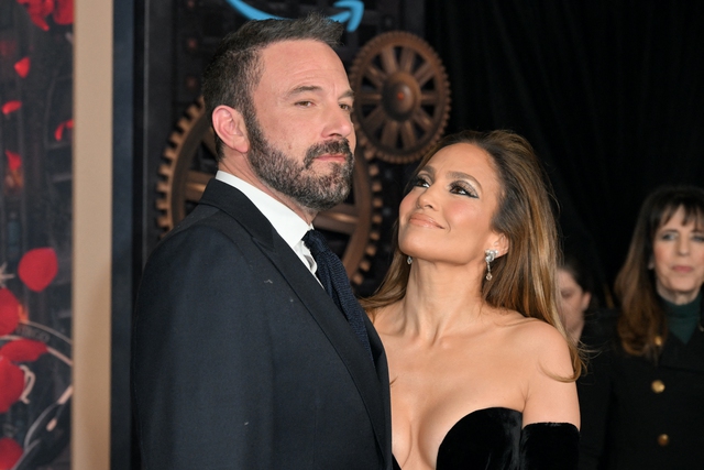 Jennifer Lopez và Ben Affleck 'thích nhau hơn khi không còn là vợ chồng' - Ảnh 4.