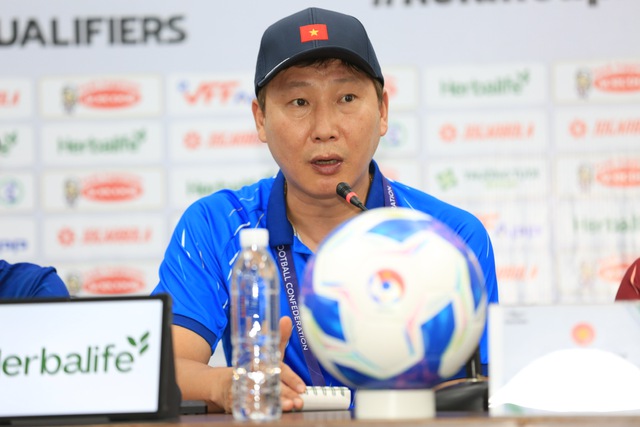 HLV Kim Sang-sik nói điều rất…