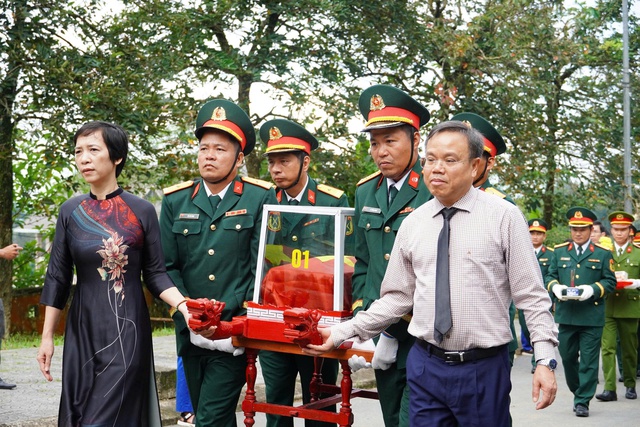 Truy điệu, an táng 14 liệt sĩ tại Nghĩa…