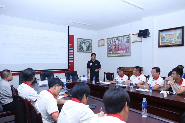 Chuyên gia Nhật Bản: 'Bóng đá…