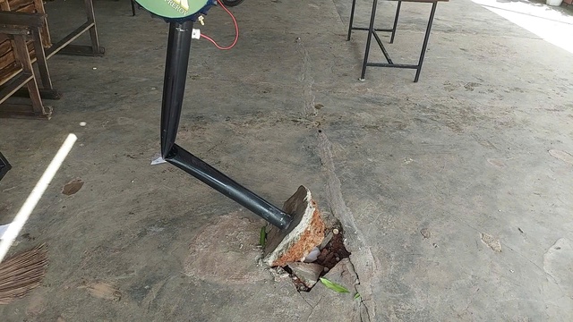 Ô tô lao vào quán nhậu khiến 1 người chết: Tài xế quỳ lạy rồi bỏ trốn - Ảnh 3.