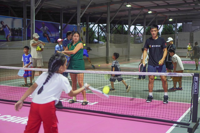 Hai VĐV pickleball Quang Dương v&agrave; Vinh Hiển chung tay c&ugrave;ng đồng b&agrave;o v&ugrave;ng lũ miền Bắc - Ảnh 5.