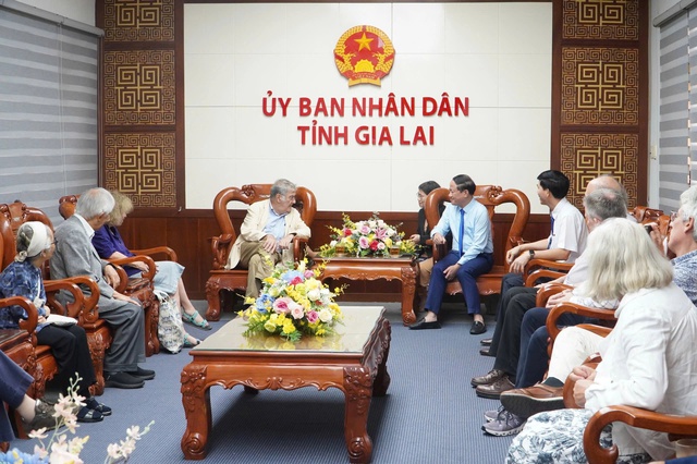 GS Nobel vật lý Serge Haroche: Hãy để người trẻ tự do sáng tạo- Ảnh 5. GS Nobel vật lý Serge Haroche: Hãy để người trẻ tự do sáng tạo- Ảnh 5.