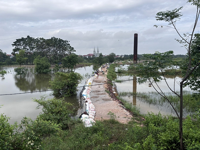 Lũ sông Cầu, sông Cà Lồ ở Hà Nội vượt báo động 3 cả mét - Ảnh 1.