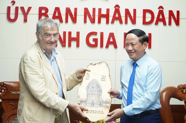 GS Nobel vật lý Serge Haroche: Hãy để người trẻ tự do sáng tạo- Ảnh 6. GS Nobel vật lý Serge Haroche: Hãy để người trẻ tự do sáng tạo- Ảnh 6.