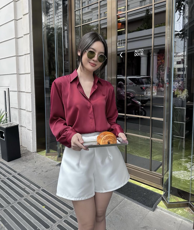 Tỏa sáng nơi công sở với áo sơ mi lụa sang trọng- Ảnh 7.