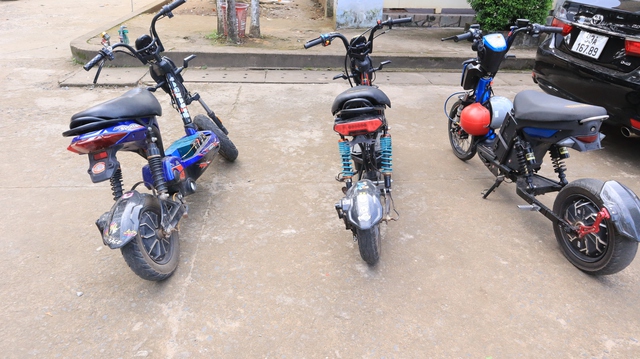 Hiểm họa từ độ chế xe đạp điện của học sinh đến trường - Ảnh 4.