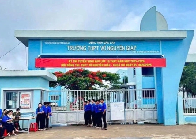 Vụ thầy giáo hành hung đồng nghiệp: Bộ GD-ĐT yêu cầu báo cáo đầy đủ- Ảnh 2. Vụ thầy giáo hành hung đồng nghiệp: Bộ GD-ĐT yêu cầu báo cáo đầy đủ- Ảnh 2.