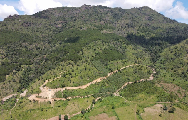 Xử phạt người xâm hại thắng cảnh núi Chư Nâm- Ảnh 2. Xử phạt người xâm hại thắng cảnh núi Chư Nâm- Ảnh 2.