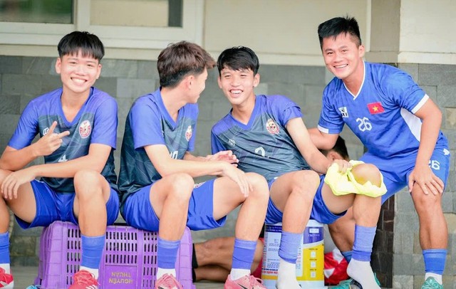 Th&ecirc;m một trường đại học 'n&acirc;ng cấp', tham gia giải b&oacute;ng đ&aacute; hạng ba quốc gia- Ảnh 3.