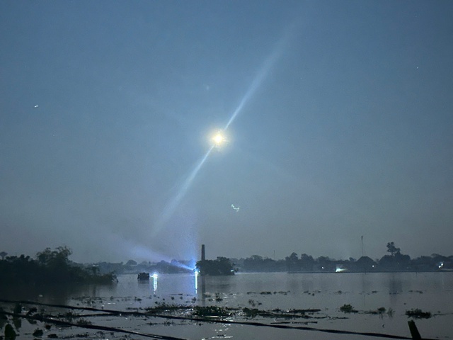 Drone xuyên lũ mang thuốc cứu bé 4 tháng tuổi sốt cao, co giật tại Thái Nguyên - Ảnh 2.