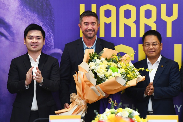 HLV Hà Nội Harry Kewell: ‘Có Robbie Fowler là bạn thân, tôi sẽ hiểu hơn bóng đá châu Á’ - Ảnh 1. HLV Hà Nội Harry Kewell: ‘Có Robbie Fowler là bạn thân, tôi sẽ hiểu hơn bóng đá châu Á’ - Ảnh 1.