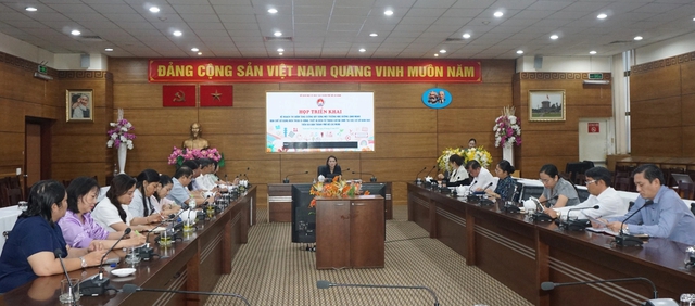 TP . HCM thí điểm hạn chế học sinh sử dụng điện thọai di động trong giờ ra chơi - Ảnh 3. TP . HCM thí điểm hạn chế học sinh sử dụng điện thọai di động trong giờ ra chơi - Ảnh 3.