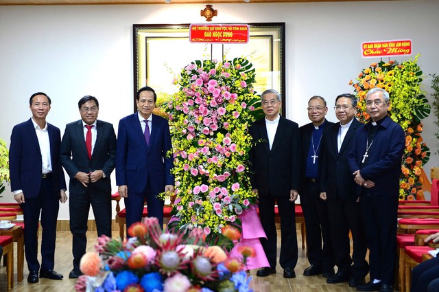 Bộ trưởng Đào Ngọc Dung gặp Tổng Giám mục Marek Zalewski và Hội đồng Giám mục VN - Ảnh 4.