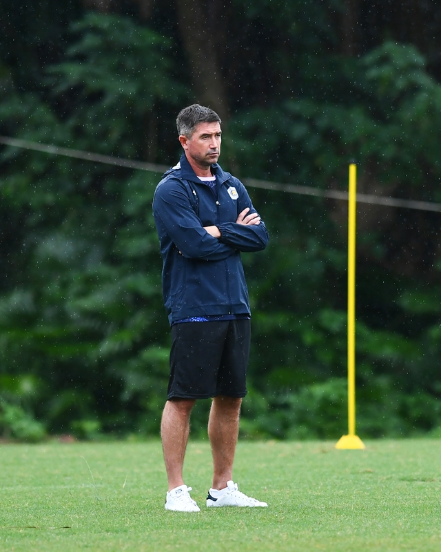 Sếp lớn CLB Hà Nội nói điều bất ngờ trong ngày huyền thoại Harry Kewell ra mắt truyền thông- Ảnh 5. Sếp lớn CLB Hà Nội nói điều bất ngờ trong ngày huyền thoại Harry Kewell ra mắt truyền thông- Ảnh 5.