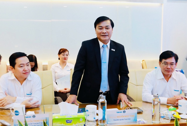 Báo Thanh Niên ký kết hợp tác với Trường ĐH Văn Hiến - Ảnh 2.