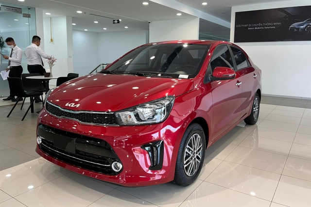 Sedan hạng B rẻ nhất Việt Nam giảm giá,…