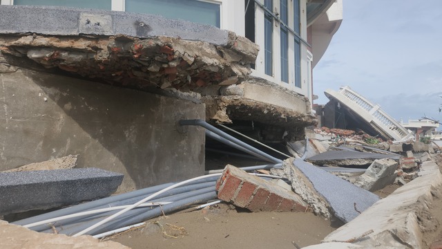 Khu nghỉ dưỡng hàng trăm tỉ ở tỉnh Hà Tĩnh bị đổ sập do bão số 10 - Ảnh 3.