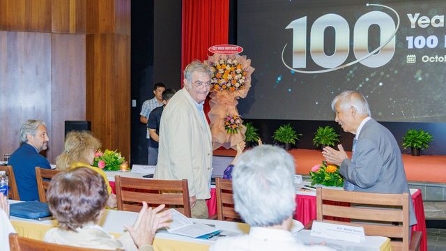 GS Nobel vật lý Serge Haroche: Hãy để người trẻ tự do sáng tạo- Ảnh 1. GS Nobel vật lý Serge Haroche: Hãy để người trẻ tự do sáng tạo- Ảnh 1.