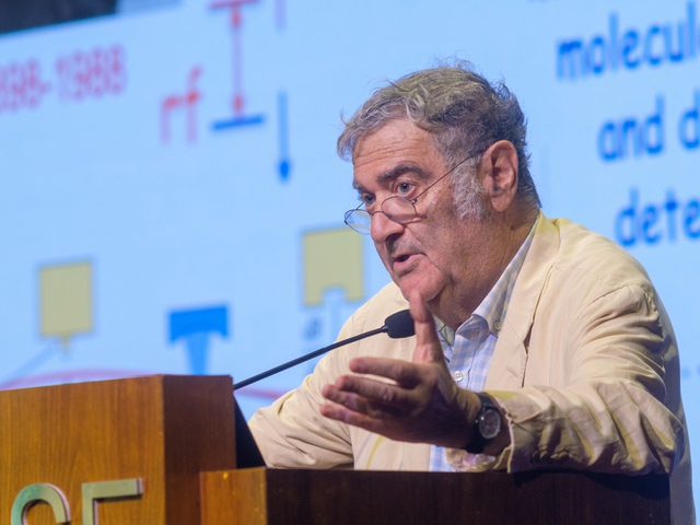 GS Nobel vật lý Serge Haroche: Hãy để người trẻ tự do sáng tạo- Ảnh 3. GS Nobel vật lý Serge Haroche: Hãy để người trẻ tự do sáng tạo- Ảnh 3.