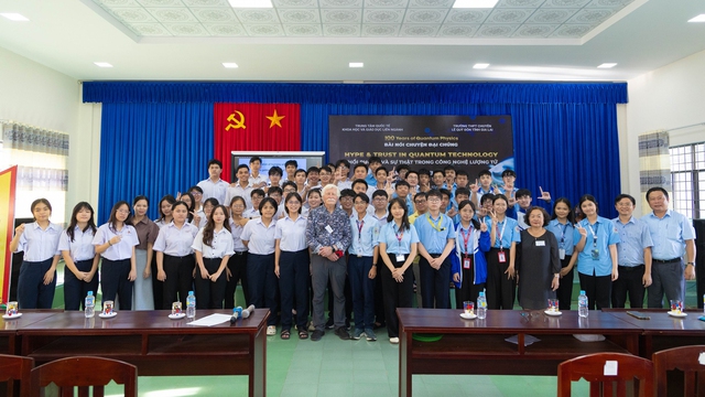 GS Nobel vật lý Serge Haroche: Hãy để người trẻ tự do sáng tạo- Ảnh 4. GS Nobel vật lý Serge Haroche: Hãy để người trẻ tự do sáng tạo- Ảnh 4.