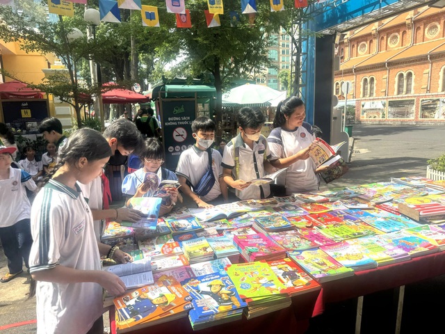 Những c&acirc;u chuyện xuất bản v&agrave; văn h&oacute;a đọc trong thời đại số - Ảnh 2.