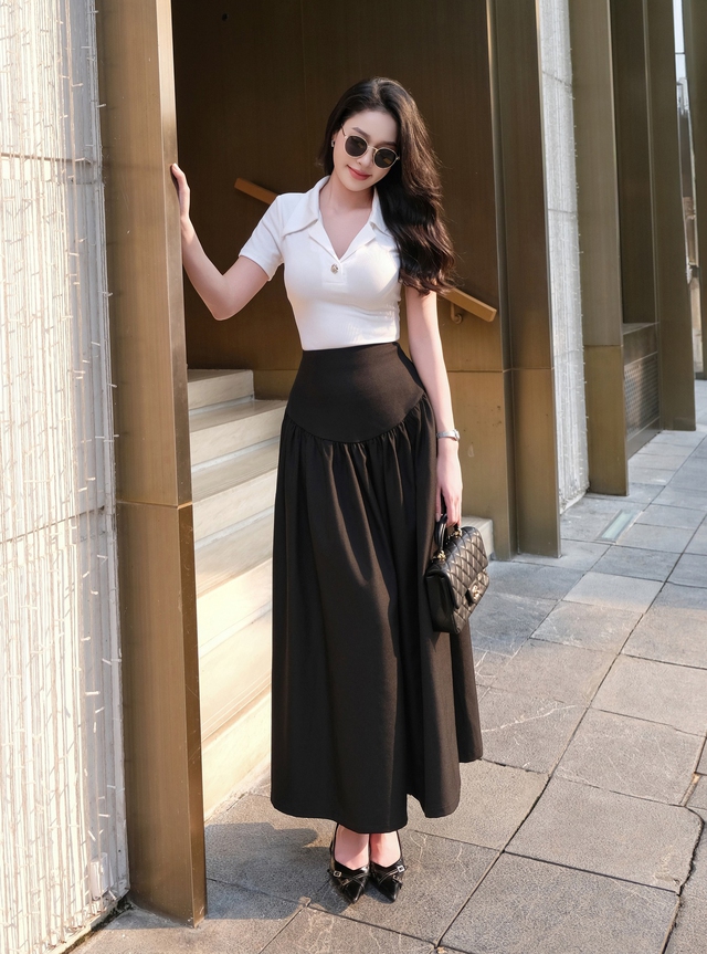 Tủ đồ trắng đen chẳng bao giờ hết mốt - Ảnh 1.