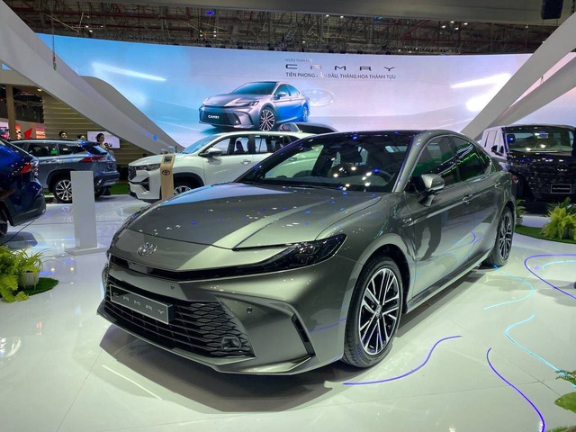 Toyota Camry giảm giá gần 80 triệu đồng tại Việt Nam- Ảnh 1.